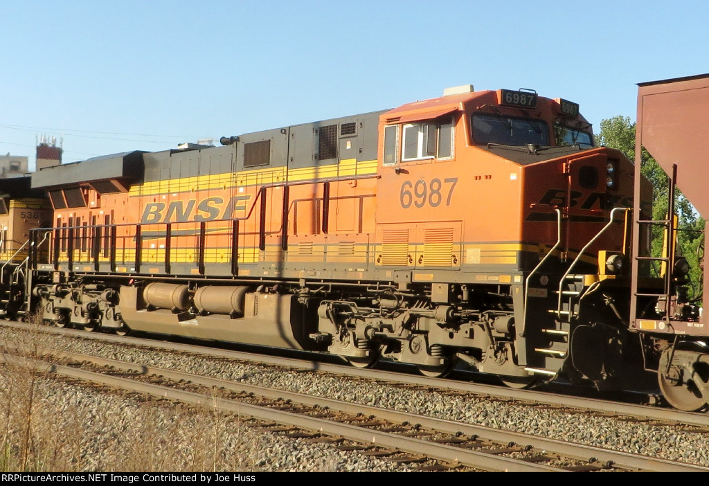 BNSF 6987